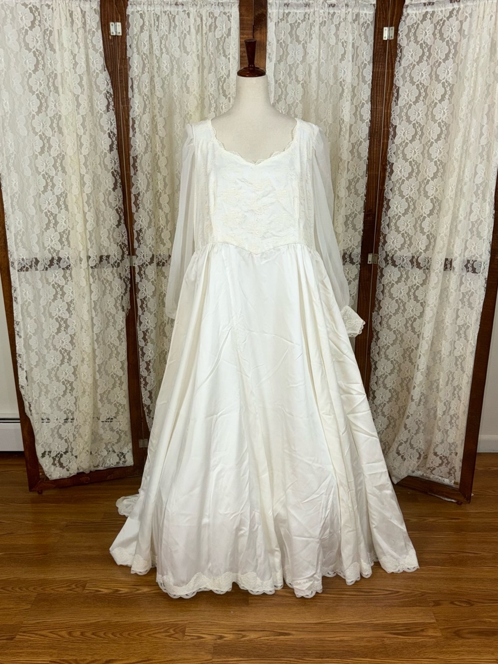Beautiful Vintage 1970s Lace Bodice Wedding Gown